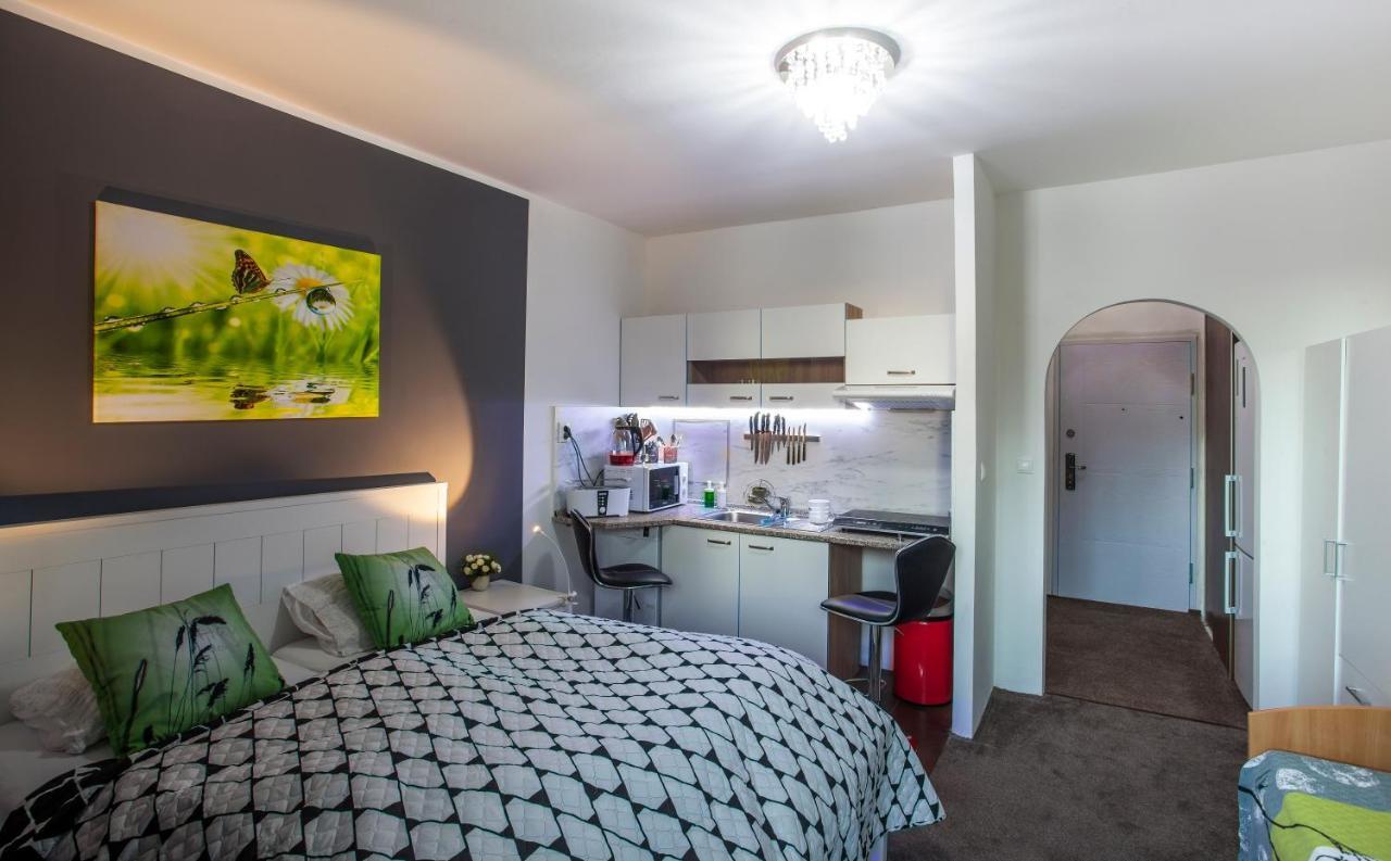 Studio Apartment Petrzalka Air-Conditioned 24H Check-In Bratislava Eksteriør billede
